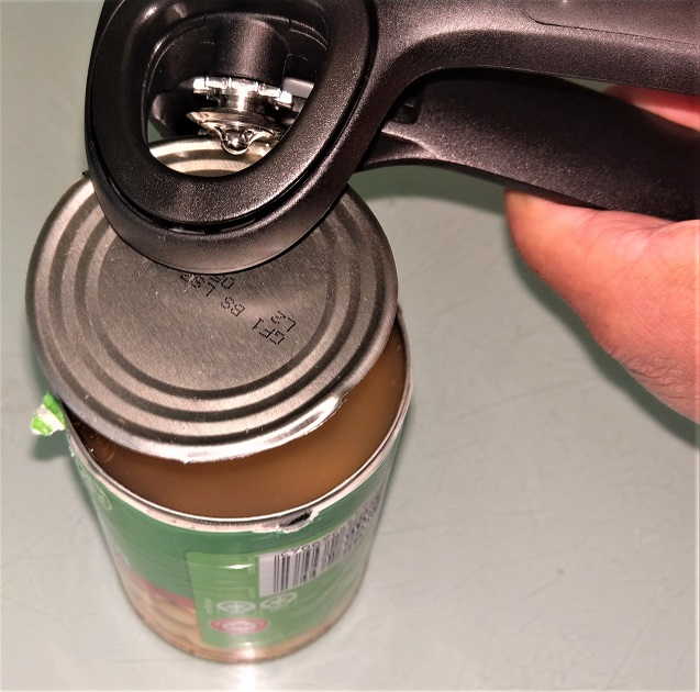 Can Opener Locking with lid catch OXO Good Grips allows you to safely